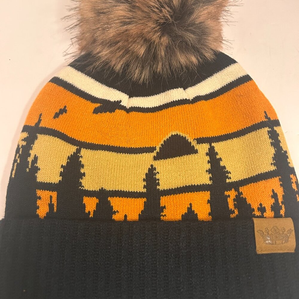 NWOT Crown Mountain Sunset Beanie – Faux Fur Pom – Knit Winter Hat - Picture 3 of 6